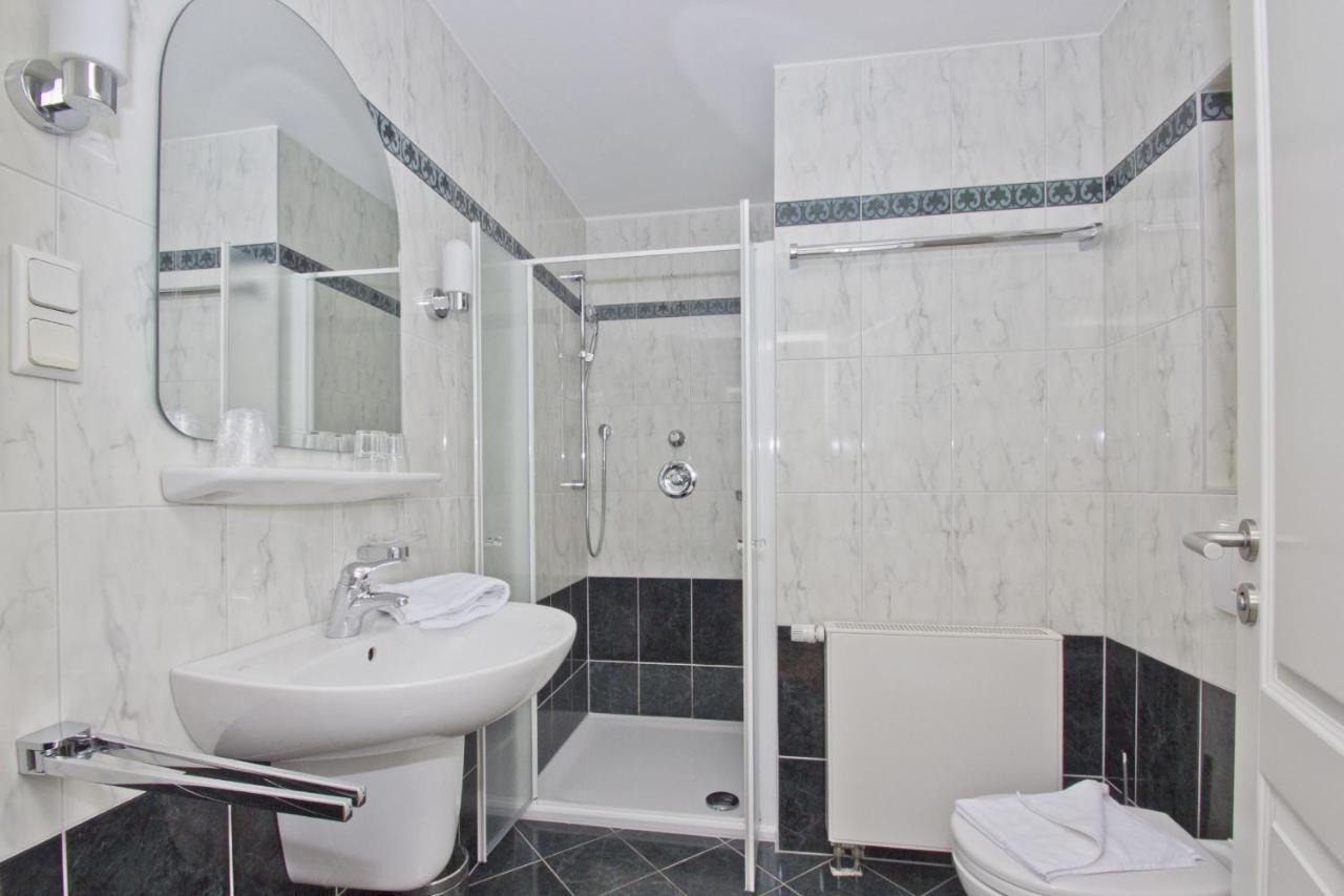 Mit Meerblick Und Balkon, Gratis Nutzung Vom Ahoi Erlebnisbad Und Sauna In Sellin - Meeresblick Fewo 14 Гьорен Екстериор снимка